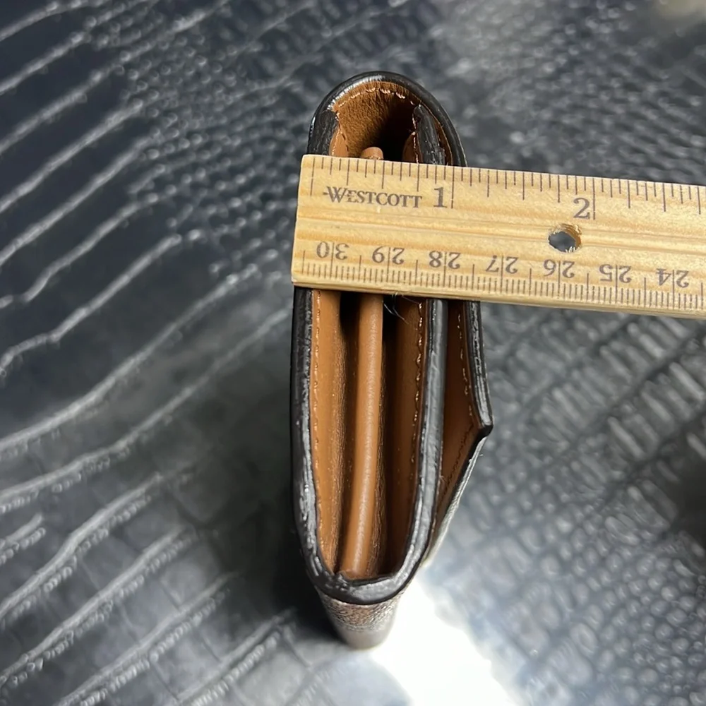 Burberry Wallet (Authentic) - Picture 15 of 15